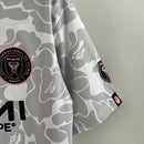 Camisa Inter Miami Edição Especial Bape 2023/24 - Bape Torcedor Masculina - Cinza/Branca