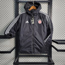 bayern de munique-bayern-vermelha-vermelho-preta-preto-branca-branco-adidas-bobojaco-frio-munchen