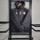 bayern de munique-bayern-vermelha-vermelho-preta-preto-branca-branco-adidas-bobojaco-frio-munchen