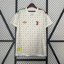 Camisa Juventus Edição Especial 2024/25 - Adidas Torcedor Masculina - Bege/Cinza