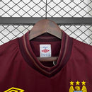 Camisa Manchester City Away 2012/13 - Umbro Retrô Masculina - Vinho/Dourada