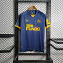 Camisa Newcastle Away 2023/24 - Castore Torcedor Masculino - Azul/Amarela