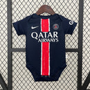 body-infantil-kids-psg-paris-saint-germain-nike-home-titular-1-2024-25-torcedor-branco-branca-azul-vermelha-vermelho-dembele-qatar-airways