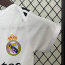 body-infantil-kids-real-madrid-adidas-madri-home-titular-1-2024-25-torcedor-branco-branca-preto-preta-vini-jr-mbappe-emirates-fly-better