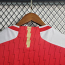 camisa-arsenal-home-titular-1-2023-24-adidas-torcedor-masculina-vermelha-vermelho-branco-branca-dourada-dourado-emirates-fly-better-dorado-dorada