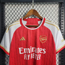 camisa-arsenal-home-titular-1-2023-24-adidas-torcedor-masculina-vermelha-vermelho-branco-branca-dourada-dourado-emirates-fly-better-dorado-dorada