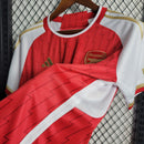 camisa-arsenal-home-titular-1-2023-24-adidas-torcedor-masculina-vermelha-vermelho-branco-branca-dourada-dourado-emirates-fly-better-dorado-dorada