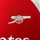 camisa-arsenal-home-titular-1-2024-25-adidas-torcedor-masculina-vermelha-vermelho-branco-branca-azul-emirates-fly-better