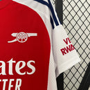 camisa-arsenal-home-titular-1-2024-25-adidas-torcedor-masculina-vermelha-vermelho-branco-branca-azul-emirates-fly-better