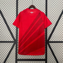 camisa-athletico-paranaense-home-titular-1-2024-25-umbro-torcedor-masculina-preto-preta-vermelha-vermelho