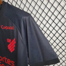 camisa-athletico-paranaense-third-terceira-3-2023-24-umbro-torcedor-masculina-preto-preta-vermelha-vermelho