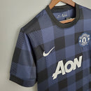 camisa-manchester-united-diabos-vermelhos-home-titular-1-2013-14-nike-retro-masculina-masculino-aon-giggs-azul-preto-preta-fellaini-rooney-juan-mata-nani-robin-van-persie-javier-hernandez-titiarito-evra-valencia-young-kagawa-lingard