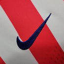 camisa-masculina-atletico-madrid-madri-2023-24-nike-home-titular-1-torcedor-branco-branca-vermelha-vermelho-riyadh-air-grizmann