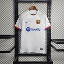 camisa-masculina-barcelona-barca-away-reserva-2-2023-24-nike-torcedor-branca-branco-azul-vermelha-vermelho-spotify-unicef-fcb-messi-neymar-suarez