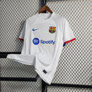 camisa-masculina-barcelona-barca-away-reserva-2-2023-24-nike-torcedor-branca-branco-azul-vermelha-vermelho-spotify-unicef-fcb-messi-neymar-suarez