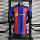 camisa-masculina-barcelona-barca-home-titular-1-2023-24-nike-jogador-azul-vermelho-vermelha-spotify-fcb-messi-suarez-neymar