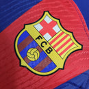 camisa-masculina-barcelona-barca-home-titular-1-2023-24-nike-jogador-azul-vermelho-vermelha-spotify-fcb-messi-suarez-neymar