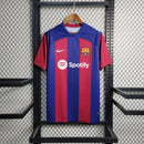 camisa-masculina-barcelona-barca-home-titular-1-2023-24-nike-torcedor-azul-vermelho-vermelha-spotify-fcb-messi-suarez-neymar