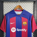 camisa-masculina-barcelona-barca-home-titular-1-2023-24-nike-torcedor-azul-vermelho-vermelha-spotify-fcb-messi-suarez-neymar