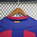 camisa-masculina-barcelona-barca-home-titular-1-2023-24-nike-torcedor-azul-vermelho-vermelha-spotify-fcb-messi-suarez-neymar