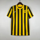 camisa-masculina-nike-al-Ittihad-home-titular-1-2023-24-torcedor-amarelo-amarela-preto-preta-arabia-saudita-benzema