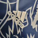 camisa-masculina-real-madrid-madri-2023-24-torcedor-azul-branco-branca-ronaldo-cr7-kroos-vini-jr-fly-emirates-dragao