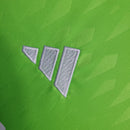 camisa-masculina-real-madrid-madri-goleiro-2023-24-adidas-torcedor-verde-branca-branco-ronaldo-courtois-cr7-emirates-fly-better