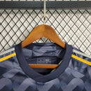 camisa-real-madrid-madri-away-2-reserva-2023-24-adidas-masculina-azul-laranja-torcedor-ronaldo-vini-jr-kroos-cr7-fly-emirates-better