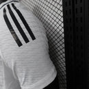 camisa-real-madrid-madri-home-titular-1-2024-25-adidas-jogador-emirates-fly-better-branca-branco-preto-preta-ronaldo-cr7-vini-jr-mbappe