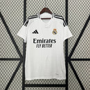 camisa-real-madrid-madri-home-titular-1-2024-25-adidas-torcedor-emirates-fly-better-branca-branco-preto-preta-ronaldo-cr7-vini-jr-mbappe