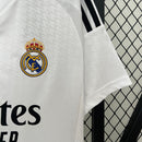 camisa-real-madrid-madri-home-titular-1-2024-25-adidas-torcedor-emirates-fly-better-branca-branco-preto-preta-ronaldo-cr7-vini-jr-mbappe