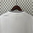 camisa-real-madrid-madri-home-titular-1-2024-25-adidas-torcedor-emirates-fly-better-branca-branco-preto-preta-ronaldo-cr7-vini-jr-mbappe