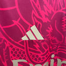 camisa-real-madrid-madrid-edicao-especial-dragao-2024-25-adidas-emirates-fly-better-torcedor-masculina-masculino-preto-preta-vini-jr-mbappe-dourado-dourada-dorado-dorada-vermelho-vermelha-rodrygo-modric-bellingham-endrick-valverde-carvajal