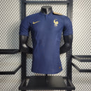 camisa-selecao-franca-home-1-titular-2022-23-nike-jogador-masculina-masculino-dourada-dourado-dorado-dorada-azul-mbappe-varane-camavinga-rabiot-tchouameni-dembele-giroud-kounde-benzema