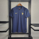 camisa-selecao-franca-home-1-titular-2022-23-nike-torcedor-masculina-masculino-dourada-dourado-dorado-dorada-azul-mbappe-varane-camavinga-rabiot-tchouameni-dembele-giroud-kounde-benzema