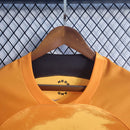 camisa-selecao-holanda-away-2-reserva-2022-23-nike-torcedor-masculina-masculino-laranja-preto-preta-virgil-van-dijk-frenkie-de-jong-memphis-depay-luuk-de-jong
