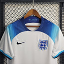 camisa-selecao-inglaterra-home-1-titular-2022-23-nike-torcedor-masculina-masculino-branca-branco-azul-bellingham-saka-hary-kane