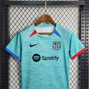 conjunto-kit-infaltil-kids-masculina-barcelona-barca-third-terceira-3-2023-24-nike-torcedor-vermelha-vermelho-verde-azul-fcb-spotify-messi-neymar