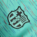 conjunto-kit-infaltil-kids-masculina-barcelona-barca-third-terceira-3-2023-24-nike-torcedor-vermelha-vermelho-verde-azul-fcb-spotify-messi-neymar