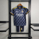 conjunto-kit-infaltil-kids-real-madrid-madri-away-reserva-2-2023-24-adidas-torcedor-azul-fcb-emirates-fly-better-ronaldo-cr7-vini-jr