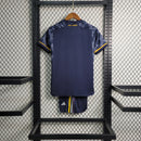 conjunto-kit-infaltil-kids-real-madrid-madri-away-reserva-2-2023-24-adidas-torcedor-azul-fcb-emirates-fly-better-ronaldo-cr7-vini-jr