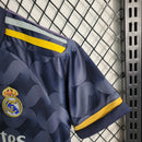 conjunto-kit-infaltil-kids-real-madrid-madri-away-reserva-2-2023-24-adidas-torcedor-azul-fcb-emirates-fly-better-ronaldo-cr7-vini-jr