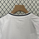conjunto-kit-infaltil-kids-real-madrid-madri-home-titular-1-2024-25-adidas-torcedor-branco-branca-preto-preta-emirates-fly-better-ronaldo-cr7-vini-jr-mbappe