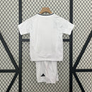 conjunto-kit-infaltil-kids-real-madrid-madri-home-titular-1-2024-25-adidas-torcedor-branco-branca-preto-preta-emirates-fly-better-ronaldo-cr7-vini-jr-mbappe