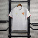 Camisa Seleção Inglaterra Edição Especial 2024/25 - Comma Torcedor Masculina - Branca/Vermelha