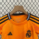 kit-infantil-kids-real-madrid-madri-away-reserva-2-2024-25-adidas-torcedor-laranja-preto-preta-emirates-fly-better-ronaldo-cr7-vini-jr-mbappe
