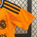 kit-infantil-kids-real-madrid-madri-away-reserva-2-2024-25-adidas-torcedor-laranja-preto-preta-emirates-fly-better-ronaldo-cr7-vini-jr-mbappe