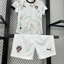 Conjunto Kit Infantil Seleção Portugal Away 2025/26 - Puma Torcedor - Branca/Verde