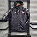 bayern de munique-bayern-vermelha-vermelho-preta-preto-branca-branco-adidas-bobojaco-frio-munchen