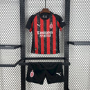 Conjunto Kit Infantil AC Milan Home 2025/26 - Puma Torcedor - Preta/Vermelha